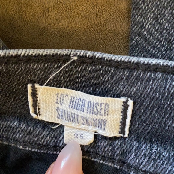 Madewell 10” High Riser Black Denim Skinny Jean - Picture 5 of 8